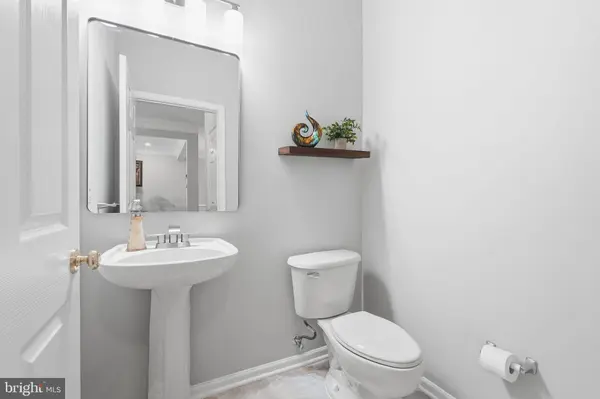 43612 DUNHILL CUP SQ, Ashburn, VA 20147