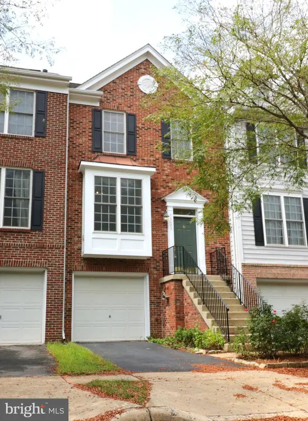 43673 SCARLET SQ, Chantilly, VA 20152