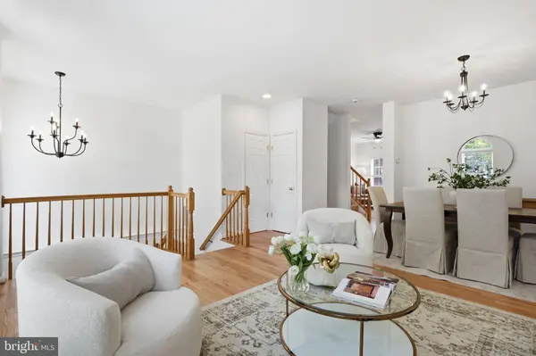 43451 LAIDLOW ST, Chantilly, VA 20152