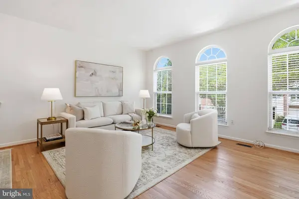 43451 LAIDLOW ST, Chantilly, VA 20152
