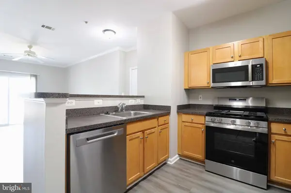 5117-E TRAVIS EDWARD WAY #5117E, Centreville, VA 20120