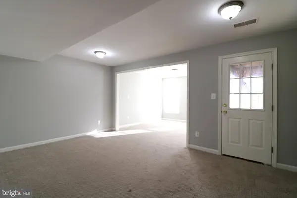 2581 SUTTERS MILL DR, Herndon, VA 20171