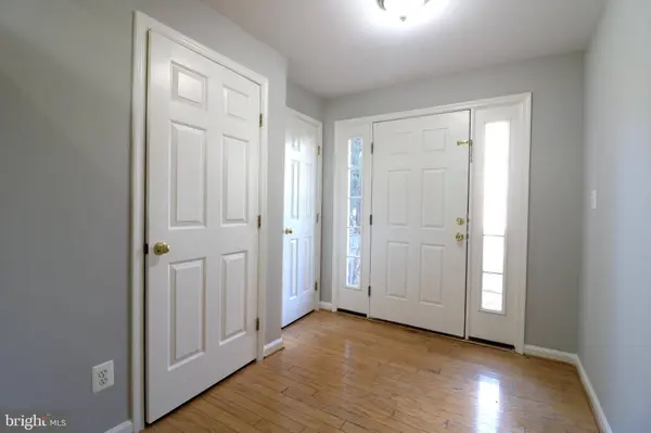 2581 SUTTERS MILL DR, Herndon, VA 20171