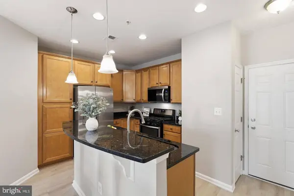 43851 KINGSTON STATION TER, Ashburn, VA 20148
