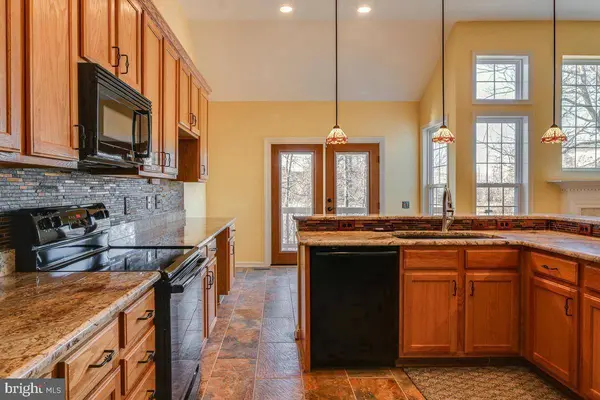 2482 LEYLAND RIDGE RD, Herndon, VA 20171