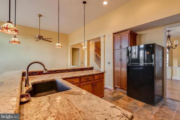 2482 LEYLAND RIDGE RD, Herndon, VA 20171