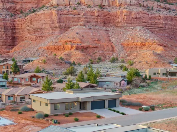 587 E El Valle Dr, Kanab, UT 84741