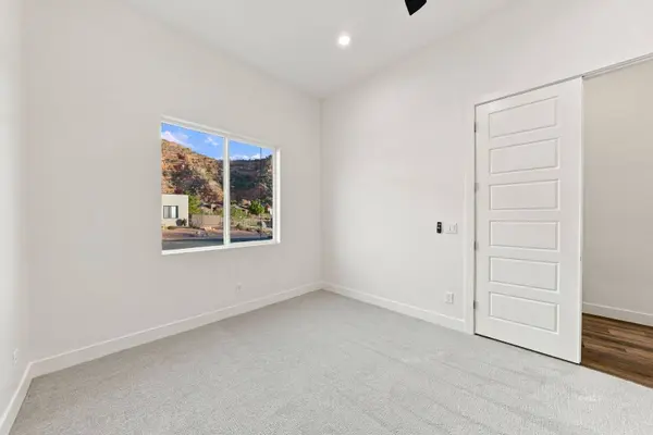583 E El Valle Dr, Kanab, UT 84741