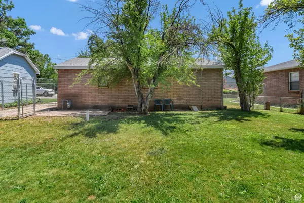82 W PIONEER AVE, Parowan, UT 84761