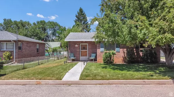 82 W Pioneer Ave, Parowan, UT 84761