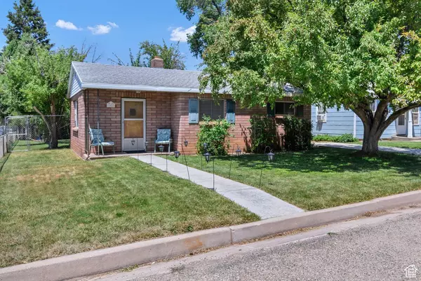 82 W Pioneer Ave, Parowan, UT 84761