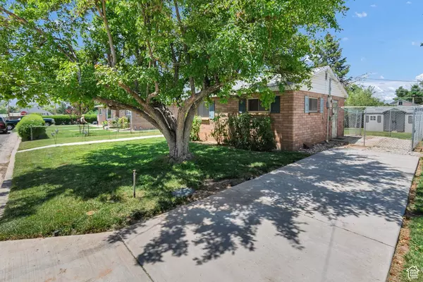 82 W Pioneer Ave, Parowan, UT 84761