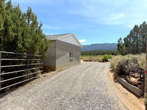 713 W EAGLE, Teasdale, UT 84773