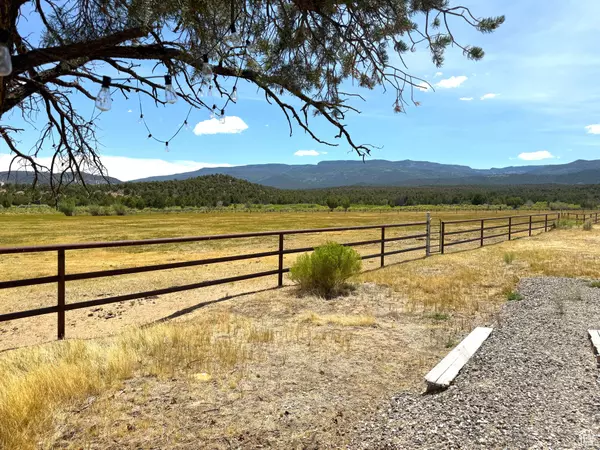 713 W EAGLE, Teasdale, UT 84773