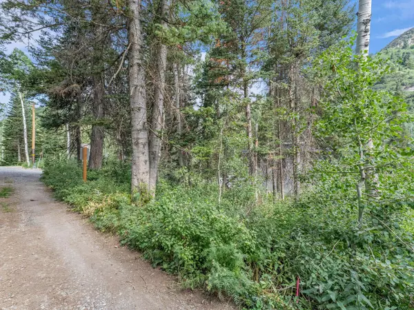 9281 Fox Haven LN, Salt Lake City, UT 84121