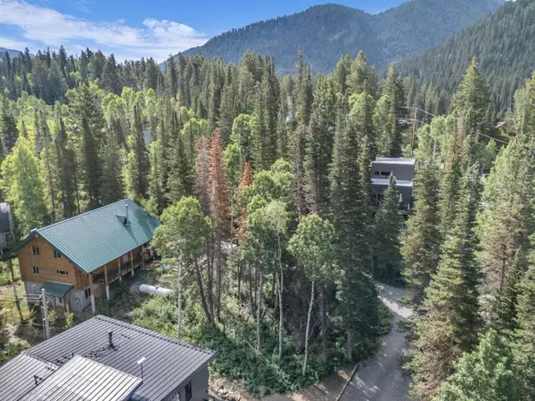 9281 Fox Haven LN, Salt Lake City, UT 84121