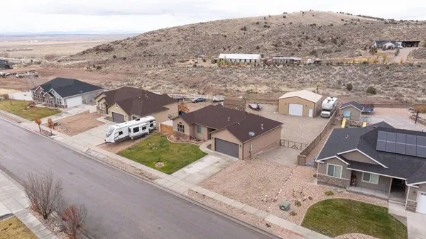 2101 E Ravine Rd RD N, Enoch, UT 84721