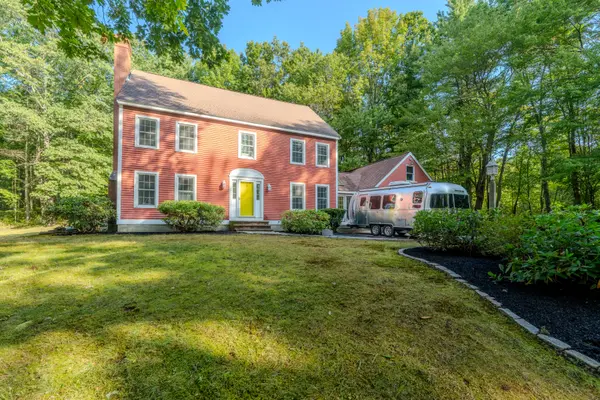 36 Orchard St, Merrimac, MA 01860-1812