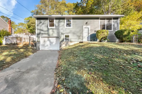 164 Bradley St, Lowell, MA 01850-2212