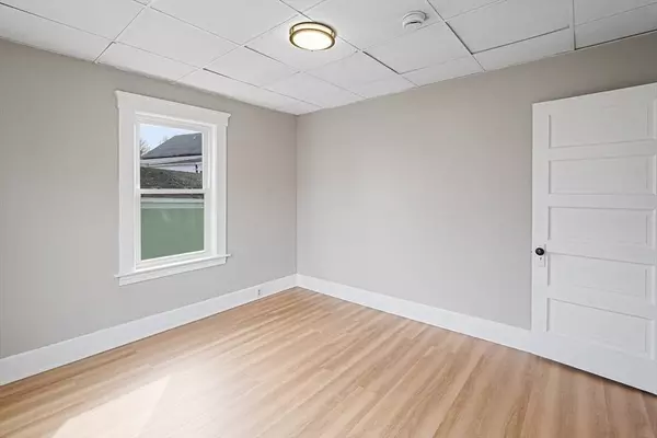 33 Pratt St, Fitchburg, MA 01420