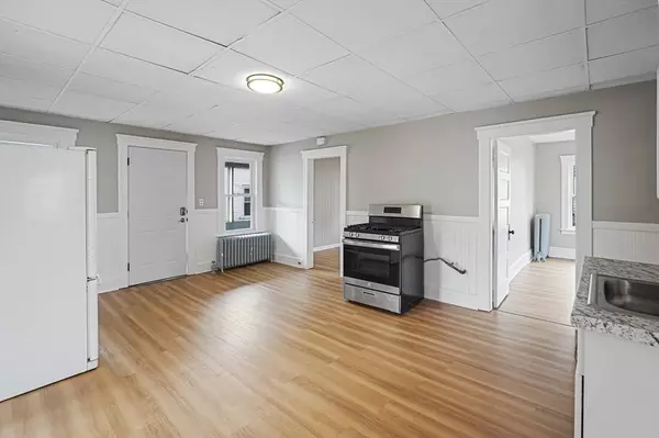 33 Pratt St, Fitchburg, MA 01420