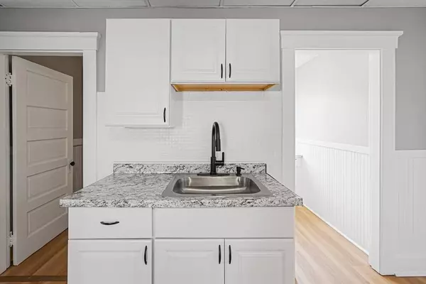 33 Pratt St, Fitchburg, MA 01420