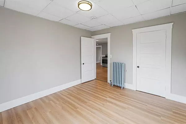 33 Pratt St, Fitchburg, MA 01420