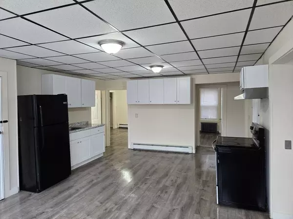 30 Chestnut St, Fitchburg, MA 01420