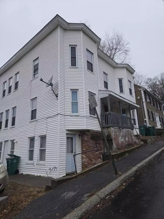 30 Chestnut St, Fitchburg, MA 01420