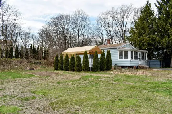 116 Pinckney St, Dracut, MA 01826