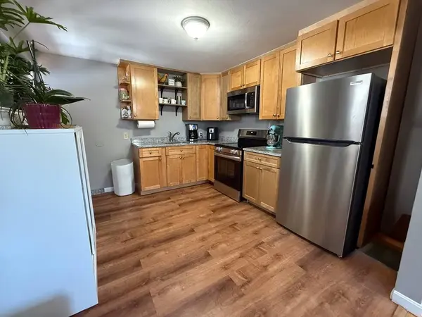 63 3rd Ave, Lowell, MA 01854