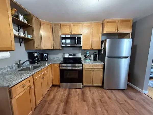 63 3rd Ave, Lowell, MA 01854