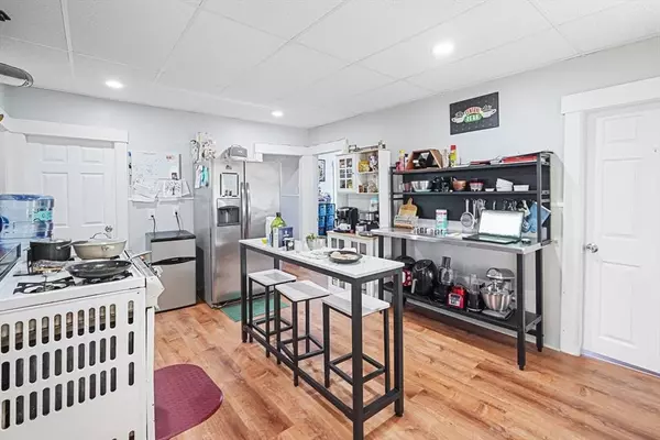 19 Chester St, Fitchburg, MA 01420