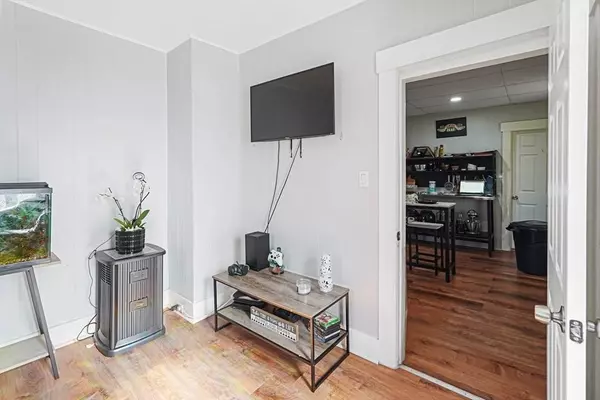 19 Chester St, Fitchburg, MA 01420