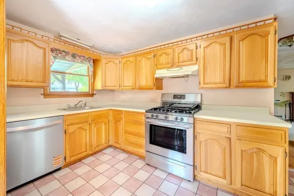 12 Jensen Ave, Chelmsford, MA 01824