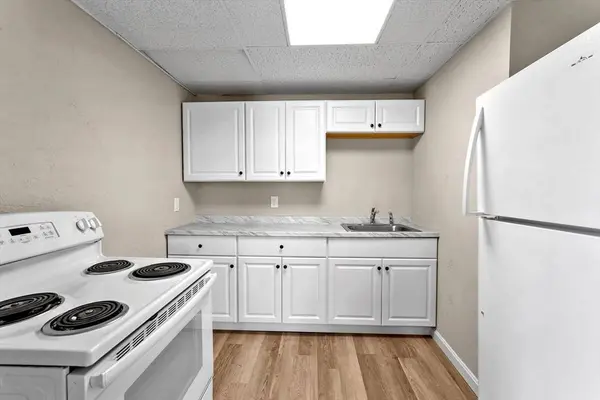 34 Worcester Rd, Charlton, MA 01507