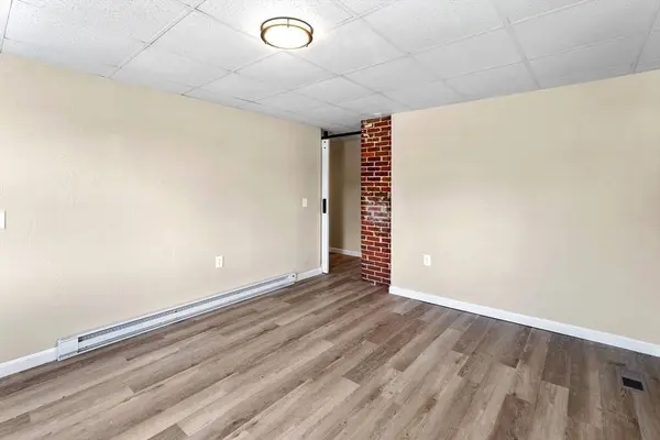 34 Worcester Rd, Charlton, MA 01507