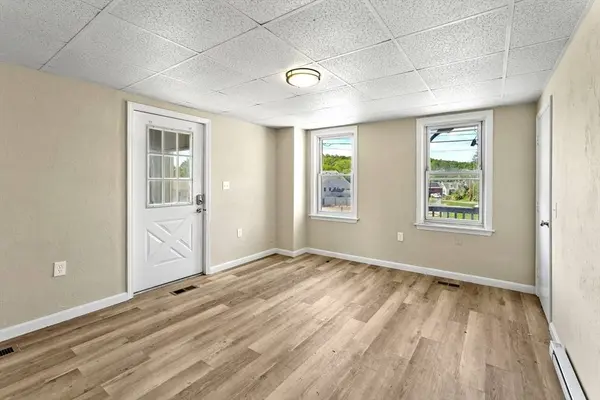 34 Worcester Rd, Charlton, MA 01507