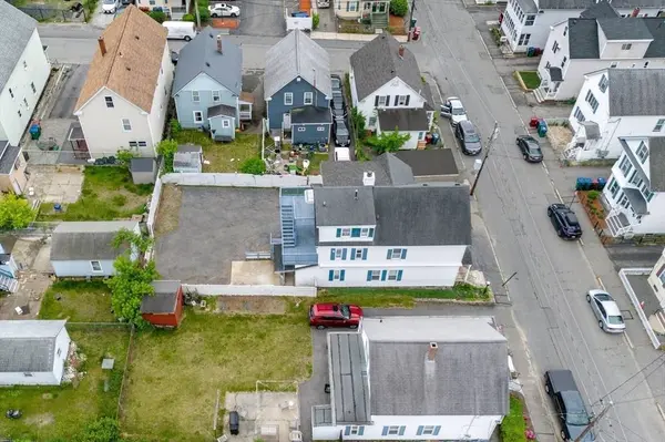 111 Gershom Ave, Lowell, MA 01854