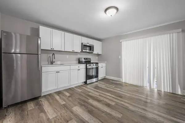 111 Gershom Ave, Lowell, MA 01854