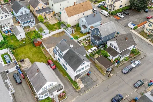 111 Gershom Ave, Lowell, MA 01854