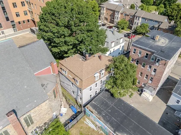 84 Oak St, Lawrence, MA 01841