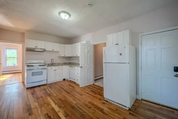 84 Oak St, Lawrence, MA 01841