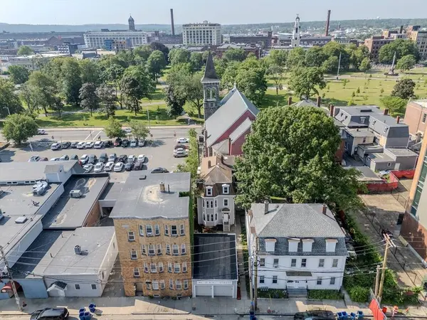 84 Oak St, Lawrence, MA 01841