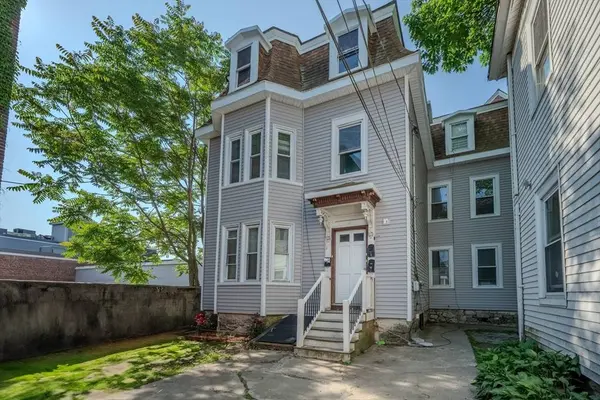 84 Oak St, Lawrence, MA 01841