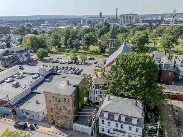 84 Oak St, Lawrence, MA 01841