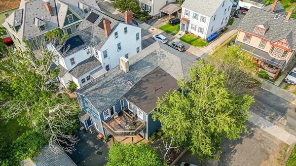 295-297 Pleasant St, New Bedford, MA 02740