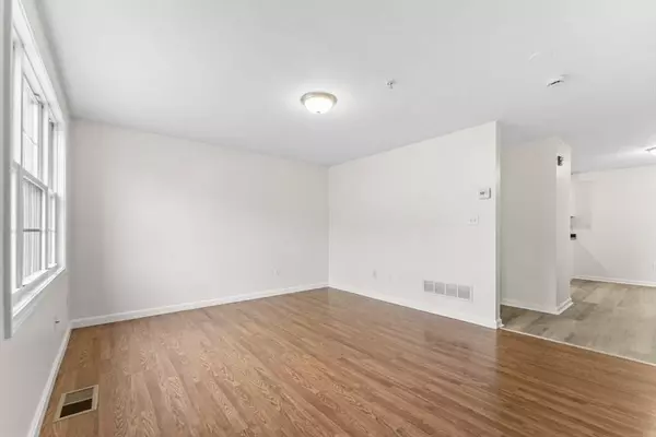 14 Watson St #14, Lowell, MA 01852