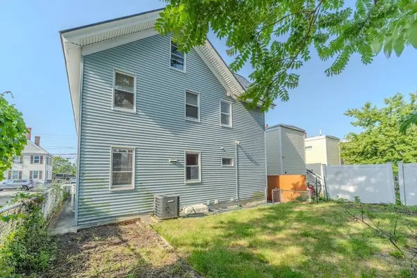 36 3rd St, Lowell, MA 01850