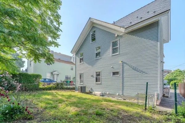 36 3rd St, Lowell, MA 01850